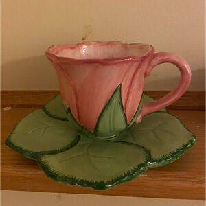 Floral tea cup / leaf plates duo